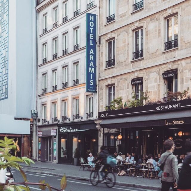 🎉 Bonne Année 2025 de la part de l'Hôtel Aramis Paris 6ème ! 🎉

Janvier est un mois riche en événements à Paris, et nous avons la chance d'être au cœur de l'action dans le 6ème arrondissement. Voici quelques salons incontournables à ne pas manquer ce mois-ci :

✨ Cosmet’Agora (14-15 janvier 2025, Espace Champerret)
Découvrez les dernières innovations et tendances du monde de la cosmétique.

✨ Maison et Objet (16-20 janvier 2025, Parc des Expositions Villepinte)
Le rendez-vous des passionnés de décoration, design et art de vivre.

✨ Who’s Next (18-20 janvier 2025, Paris Expo Porte de Versailles)
Plongez dans les tendances de la mode et du prêt-à-porter.

✨ Bijorhca (18-20 janvier 2025, Paris Expo Porte de Versailles)
Un événement dédié aux bijoux précieux et fantaisie.

Que vous soyez un professionnel ou simplement curieux, Paris vous réserve de belles découvertes ce mois-ci. Profitez-en pour séjourner dans notre hôtel chaleureux et idéalement situé pour explorer ces événements.

Nous vous souhaitons une année 2025 pleine de succès, de bonheur et de nouvelles expériences ! ✨

#Paris2025 #hotelaramis #Paris6eme #SalonsParis #BonneAnnée2025